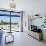 아파트 Cozy With Seaview And Parking