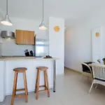 Cozy With Seaview And Parking * 아데제