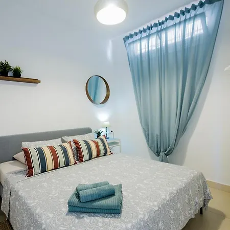 Cozy With Seaview And Parking Apartment